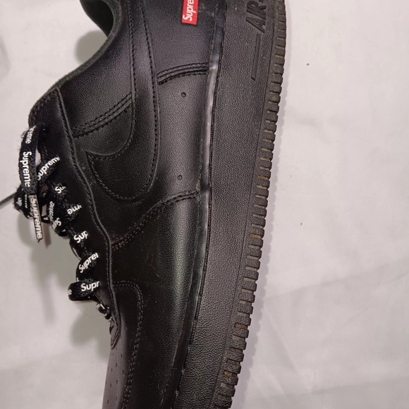 Air Force 1 Low Supreme Edition Black size 10 men missing a Shoe lace - Picture 3 of 12